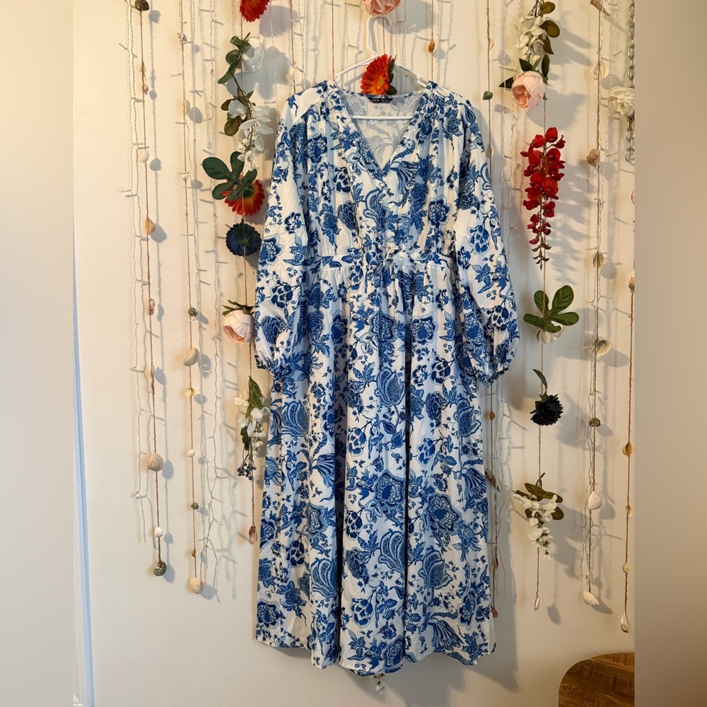 💙🤍 SHEIN Blue and White Floral Long Sleeve Dress 🤍💙